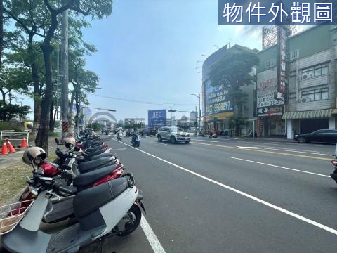 自由二路義大百貨捷運旁超面寬店霸 高雄市左營區自由二路