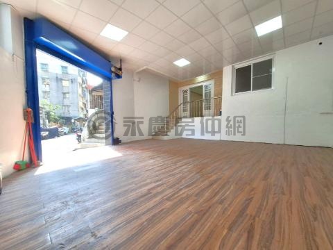 華鳳特區全新翻修雙車庫公寓一樓 高雄市鳳山區北平路