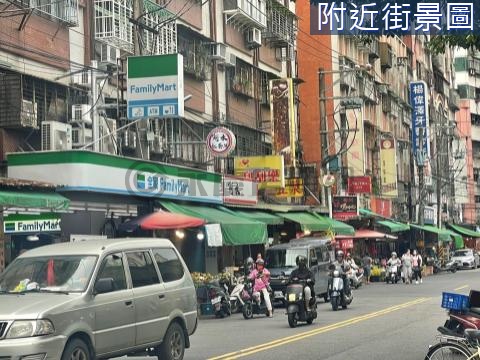 繁華熱鬧金雞母 新北市土城區和平路