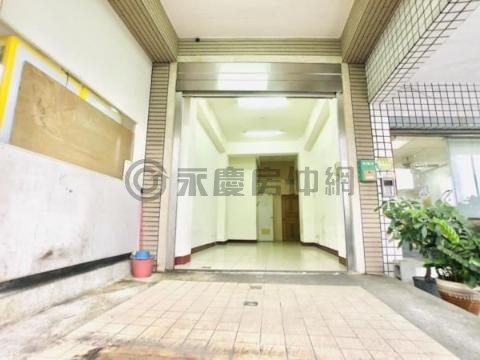 右昌街正臨路收租店面透天套房 高雄市楠梓區右昌街