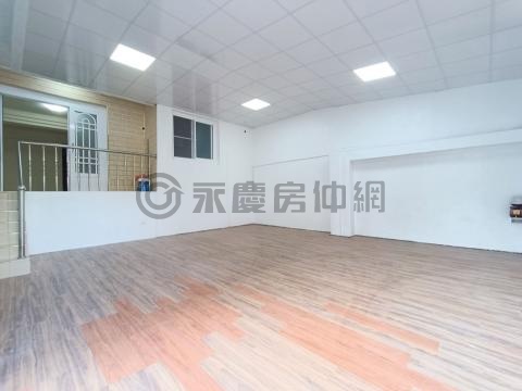 華鳳經武商圈稀有翻新車庫公寓一樓 高雄市鳳山區北平路