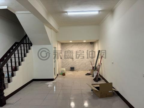 中豐路旁 整新透天 桃園市龍潭區建龍一街