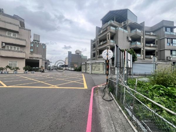 稀有三陽重劃區 角地面向公園 三面臨路 無限棟距