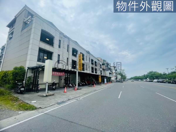 宜市運動公園第一排電梯店住雙車位☆