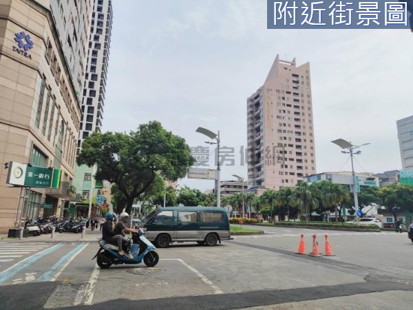 稀有釋出市政府三面採光四陽台3+1房