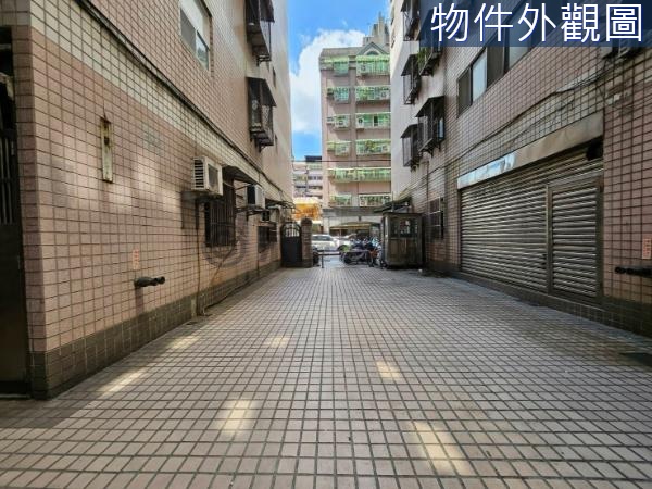 稀有萬坪公園旁可當住家可當店面投資置產第一首選