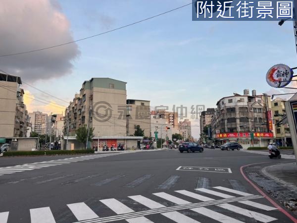 衛武營南京路便宜透天可改車庫