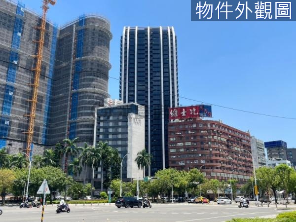 R9中央公園｜興富發民生臻愛全新三房平車