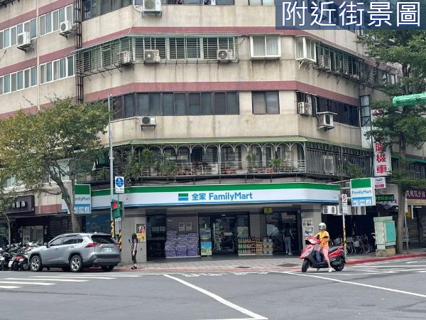 萬大站牌邊間金店