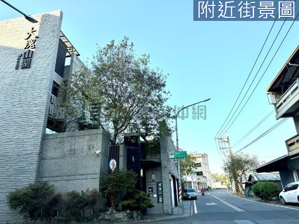 仁美國小旁,鄰近捷運鳥松線坔埔站,美農地