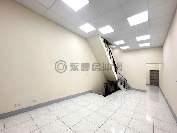 五甲家樂福/自強夜市1+2騎樓精緻店住