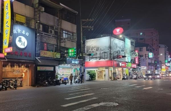 V.逢甲夜市．臨20米福星路店住改套兩用吃市透店