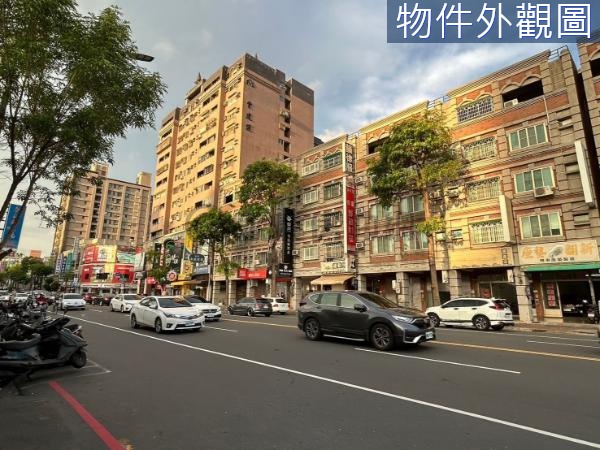 自由黃昏市場前面寬搶市透天店面