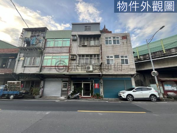 鶯歌高職旁中正三路正路邊透天金店面