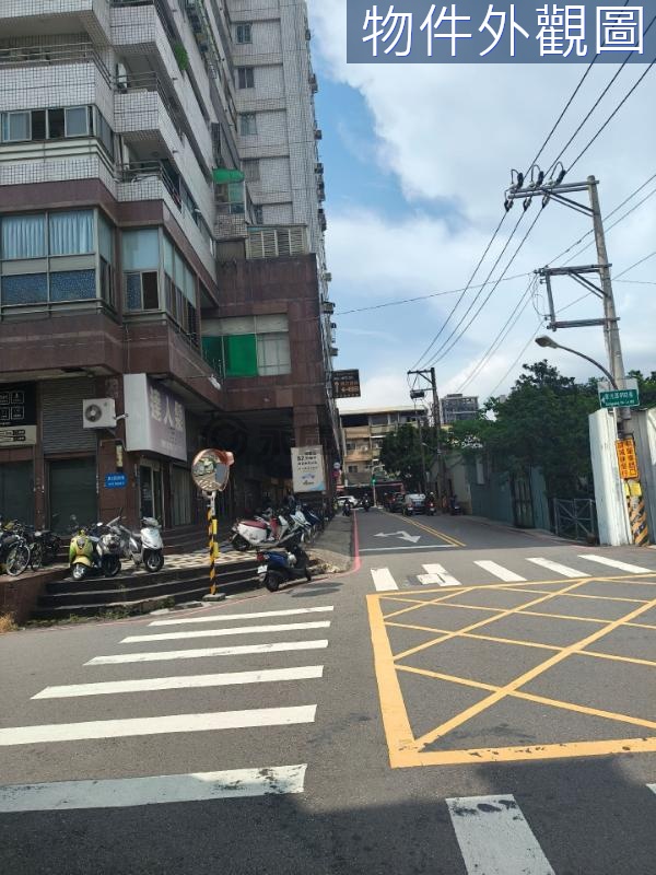 東山路都會生活文心捷運站1+2+3樓店面