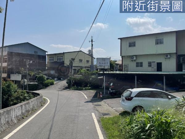 鹿谷鳳凰國小旁都計內休閒小屋農地