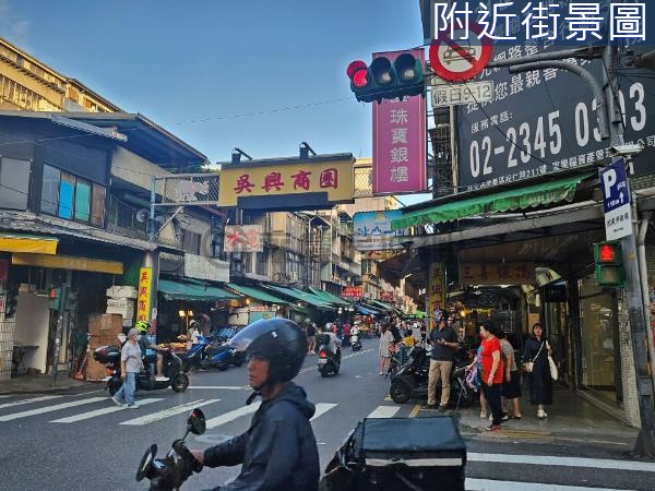 吳興街人潮金店面