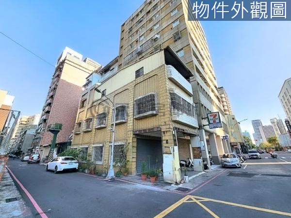 愛河稀有獨棟17*5大面寬商五三角窗透天店住