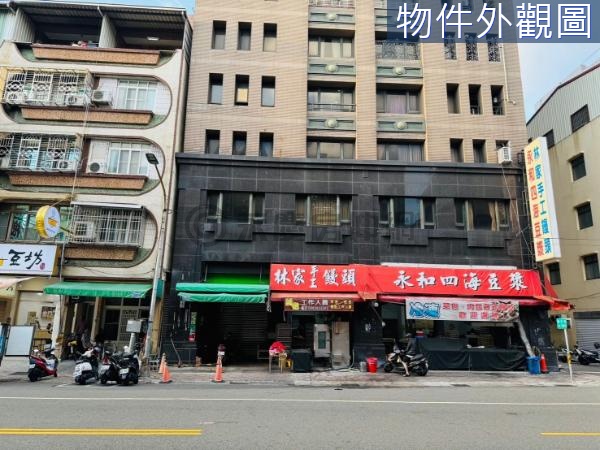 覺民路上熱鬧金店面