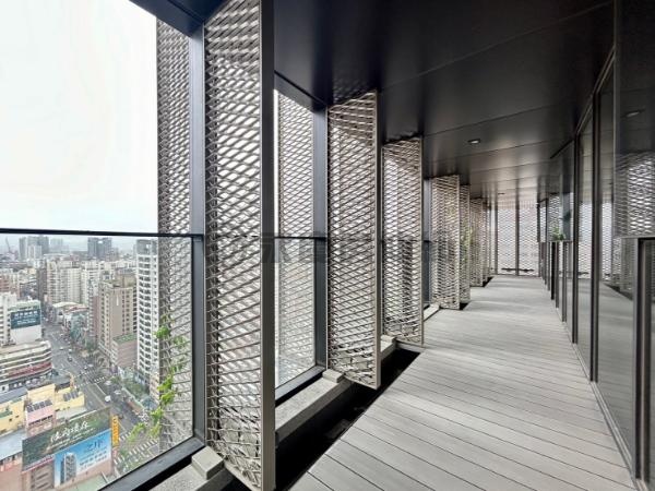 五期地標【磐鈺雲華】社區最便宜高樓三面陽台雙平車