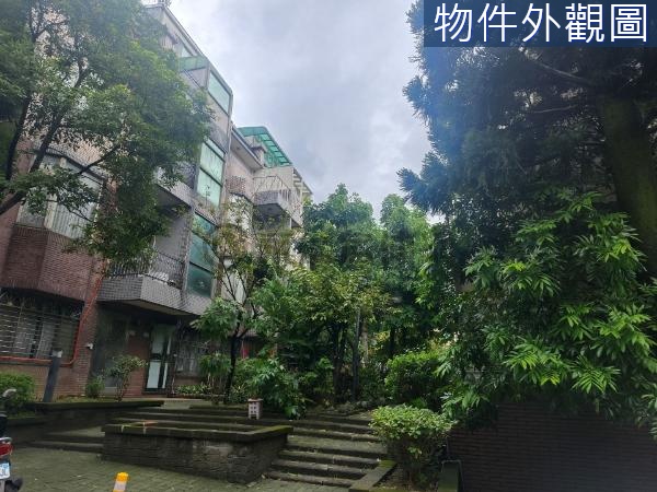 體育園區綠景中庭花園別墅