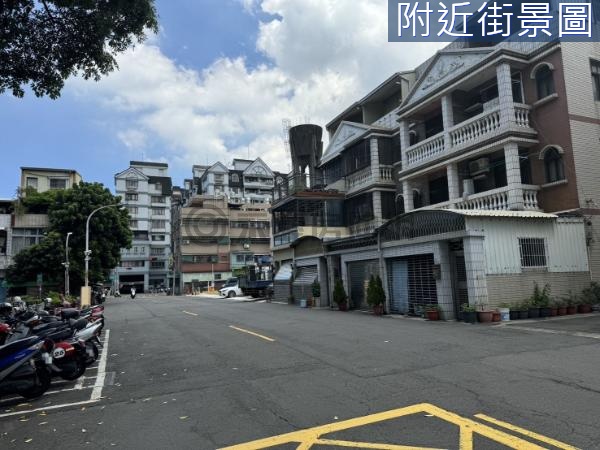 衛武營漂亮車庫別墅/12米路上