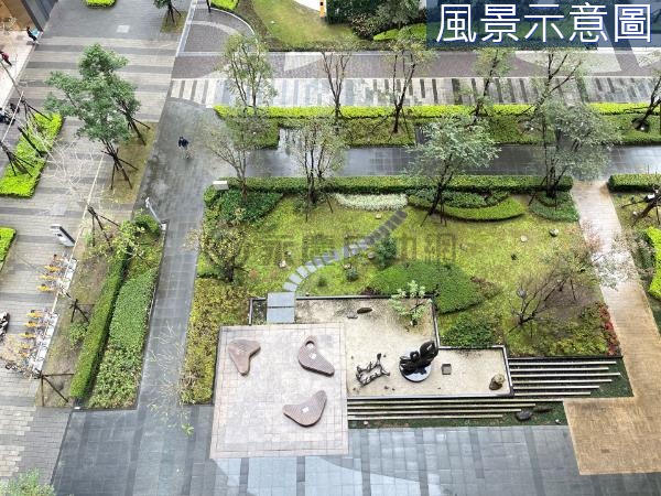新宿捷運中庭花園